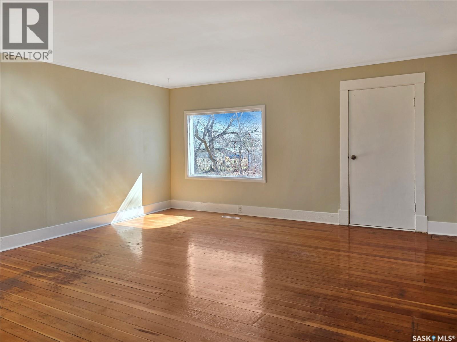 302 6th AVENUE E — photo 24