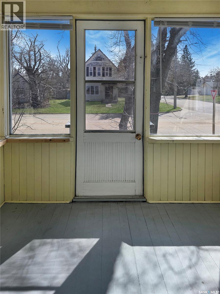 302 6th AVENUE E — photo 33