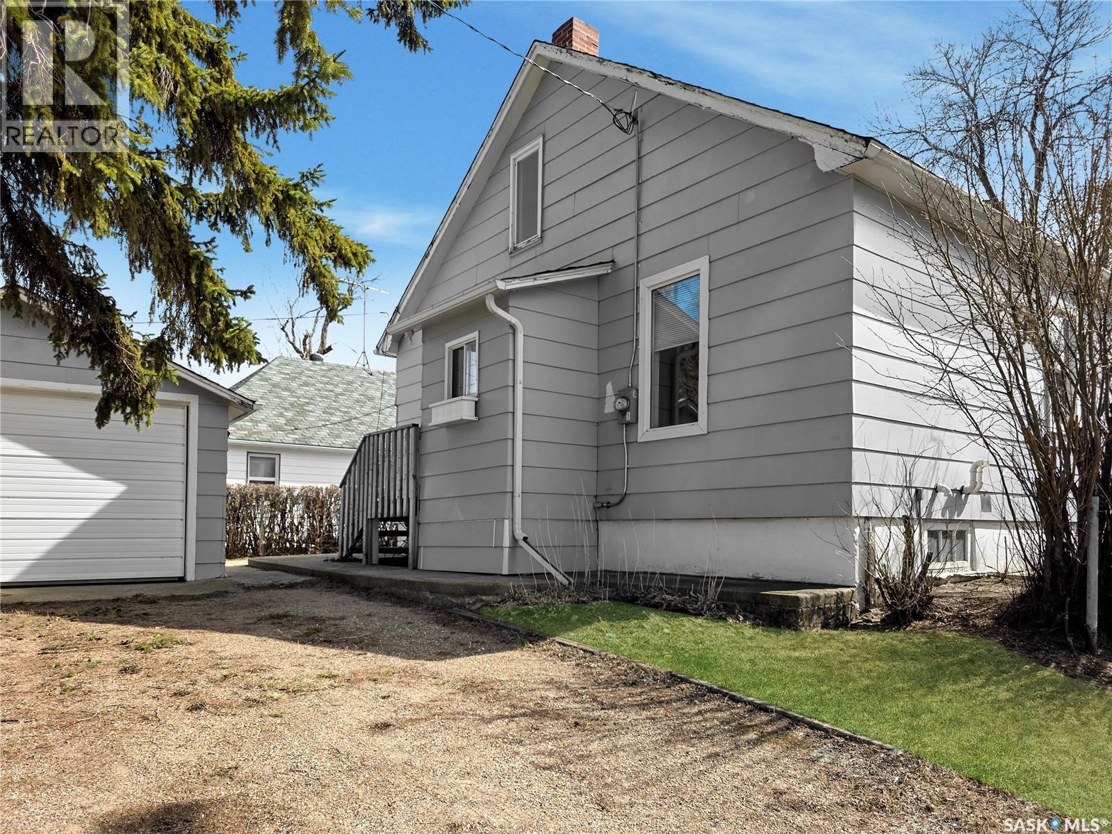 302 6th AVENUE E - photo 4