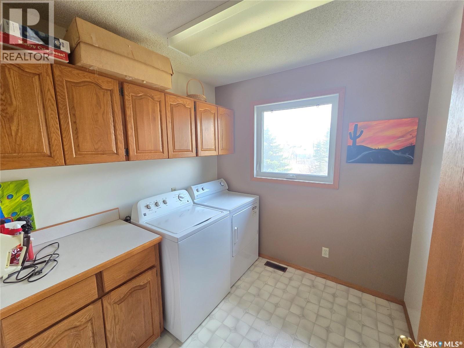 509 Carlyle AVENUE - 41