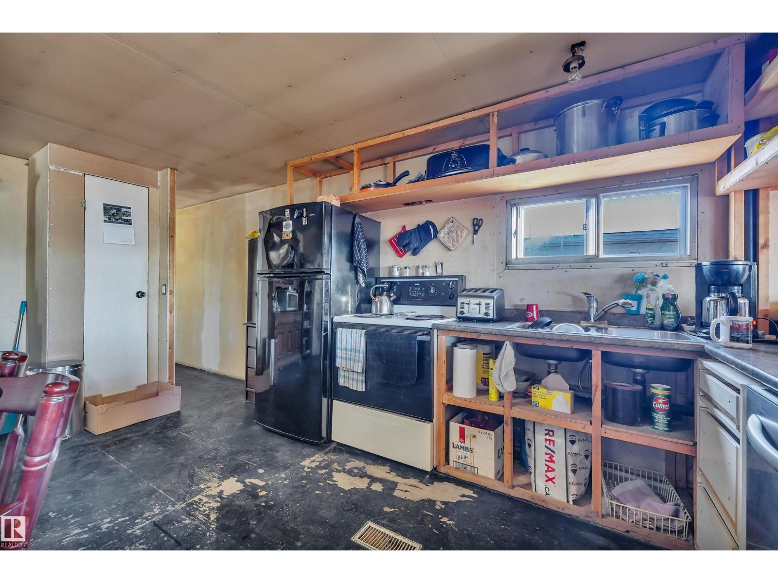 21 Calmar Mobile Home Park - 15