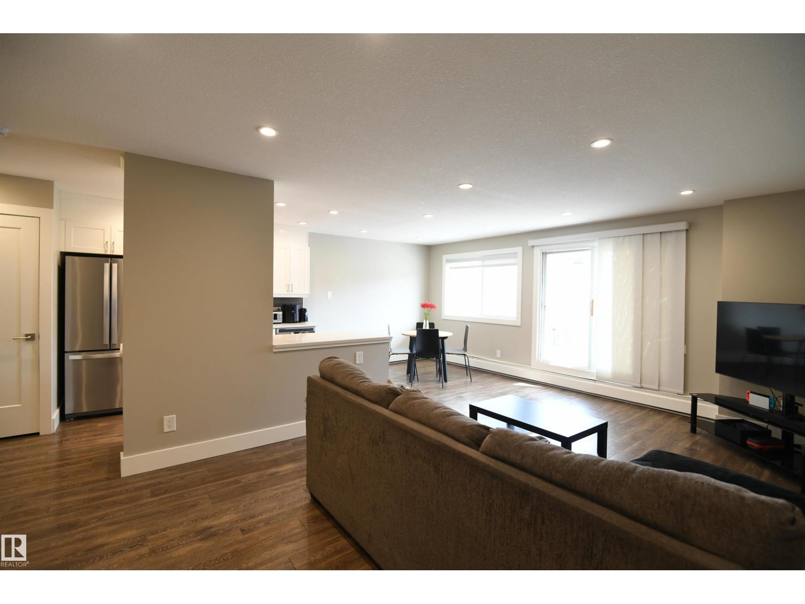#206 8125 110 ST NW - 10