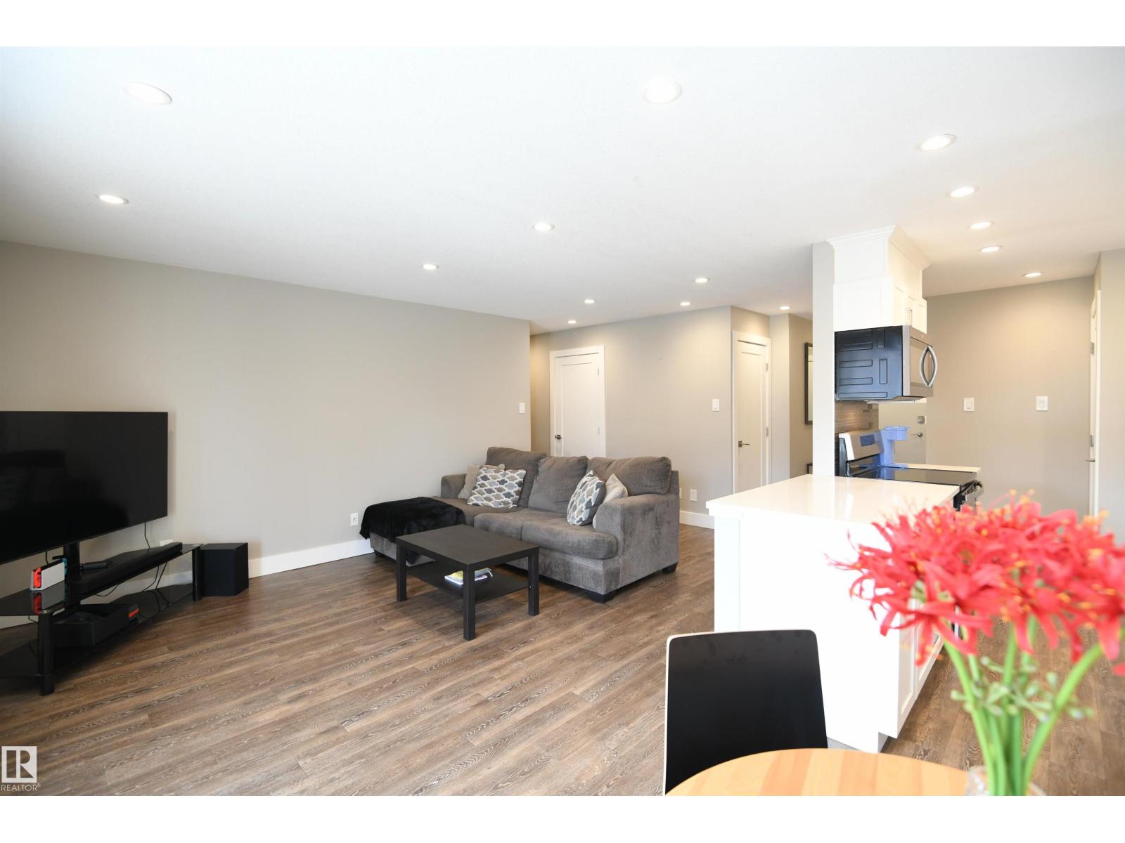 #206 8125 110 ST NW - 9