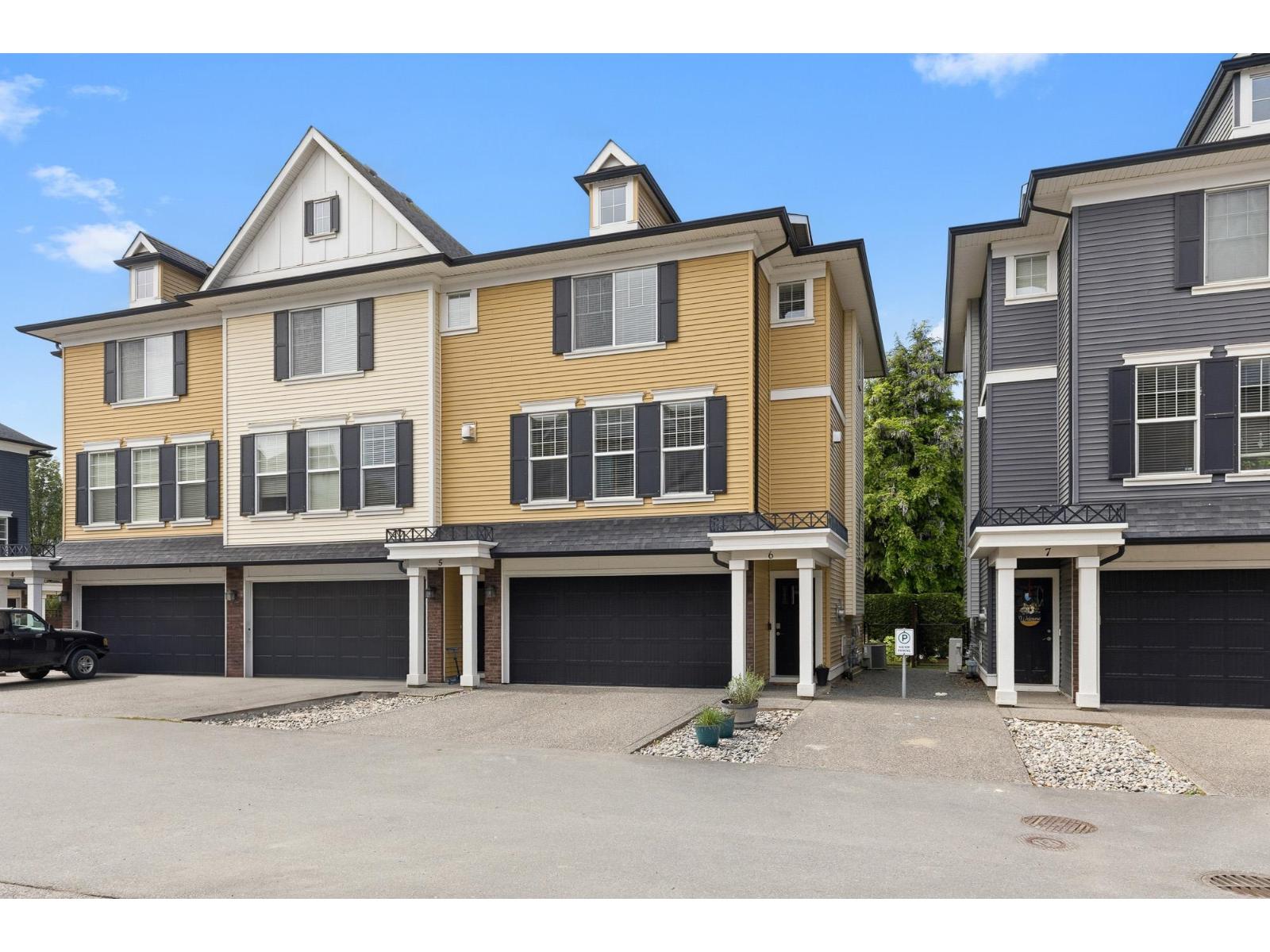 6 1640 MACKAY Crescent - main photo