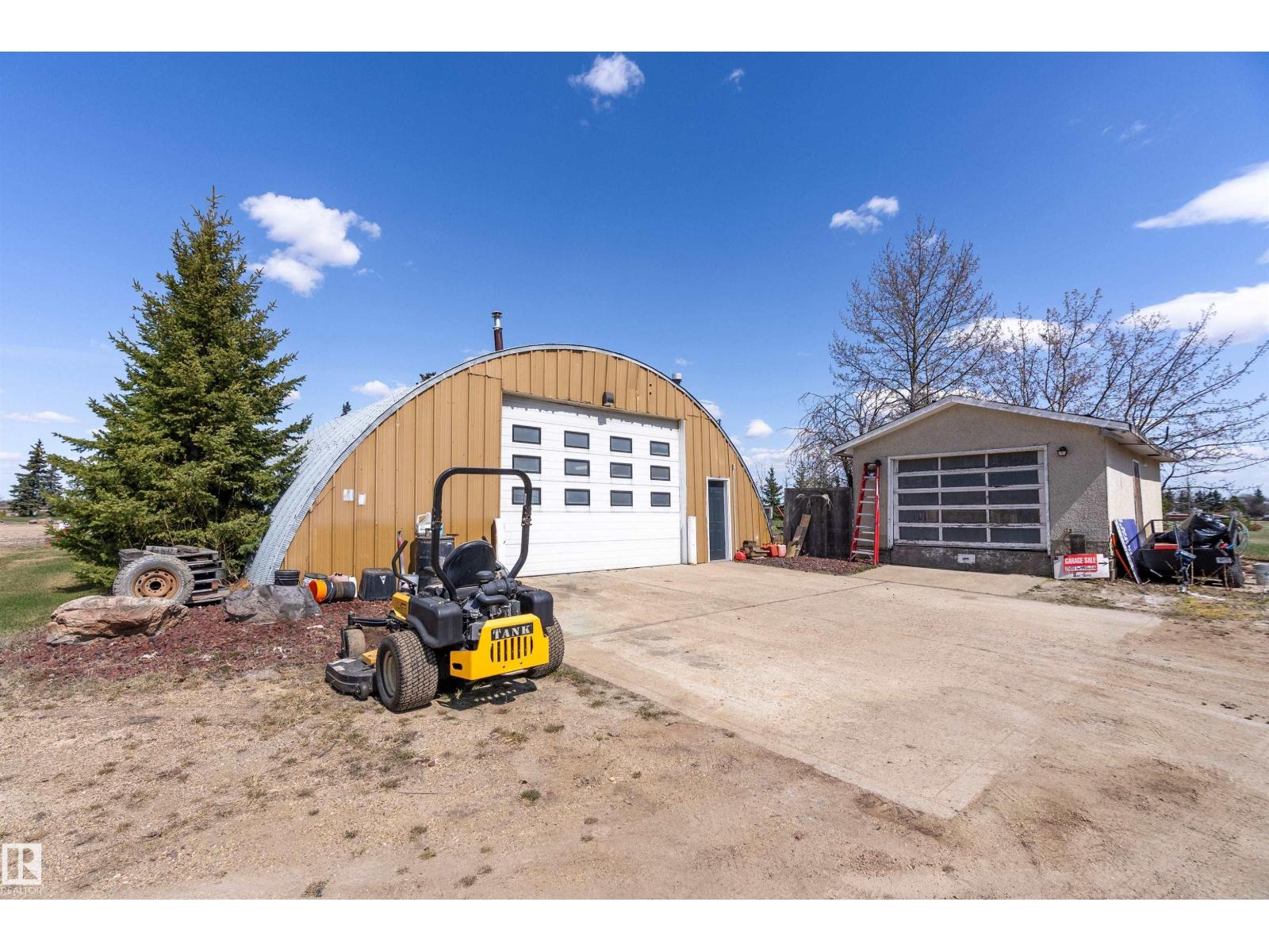 25057 TWP RD, Rural Leduc County