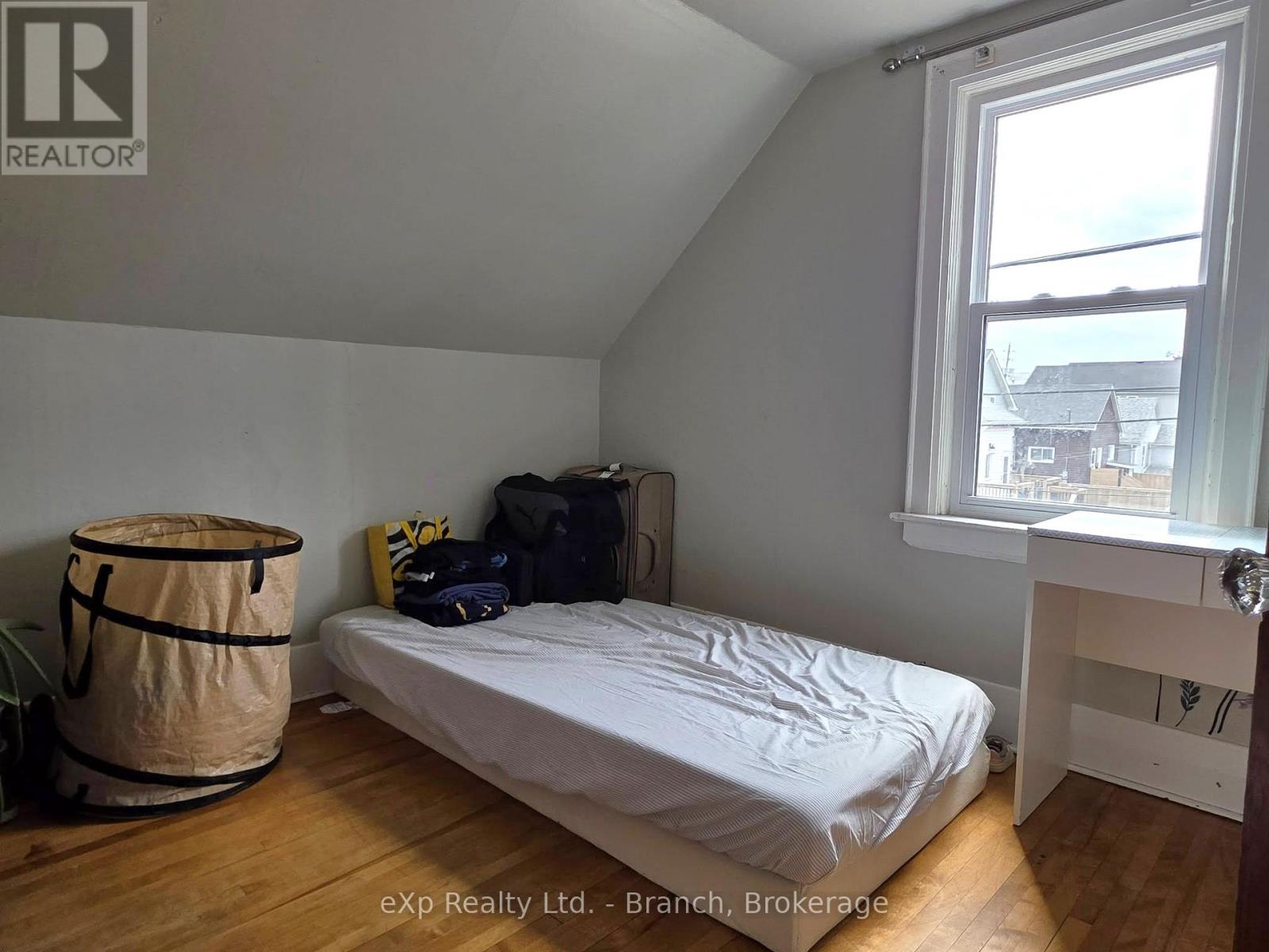 63 MAPLE STREET N - 27
