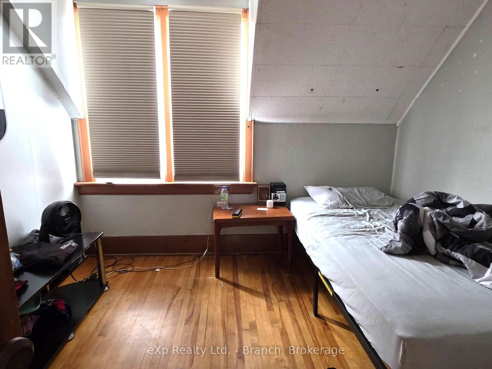 63 MAPLE STREET N - 28