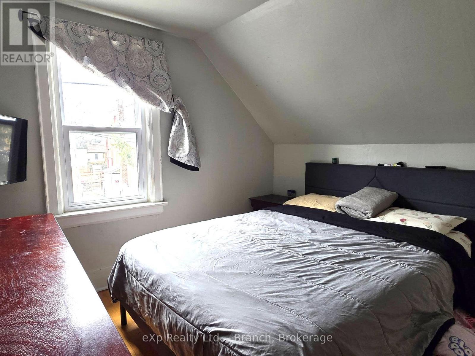63 MAPLE STREET N - 29
