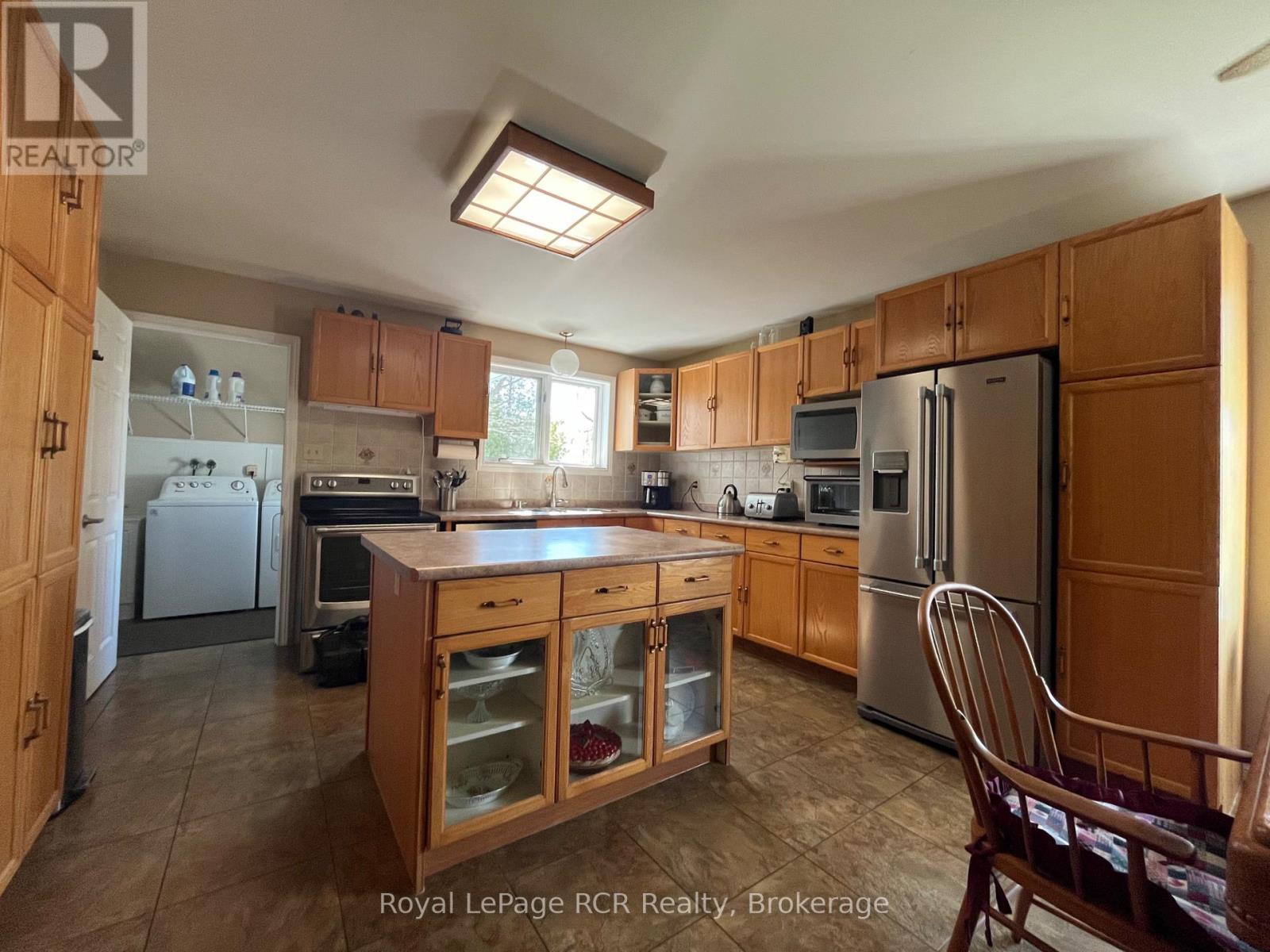 11 GRAHAM CRESCENT - 16