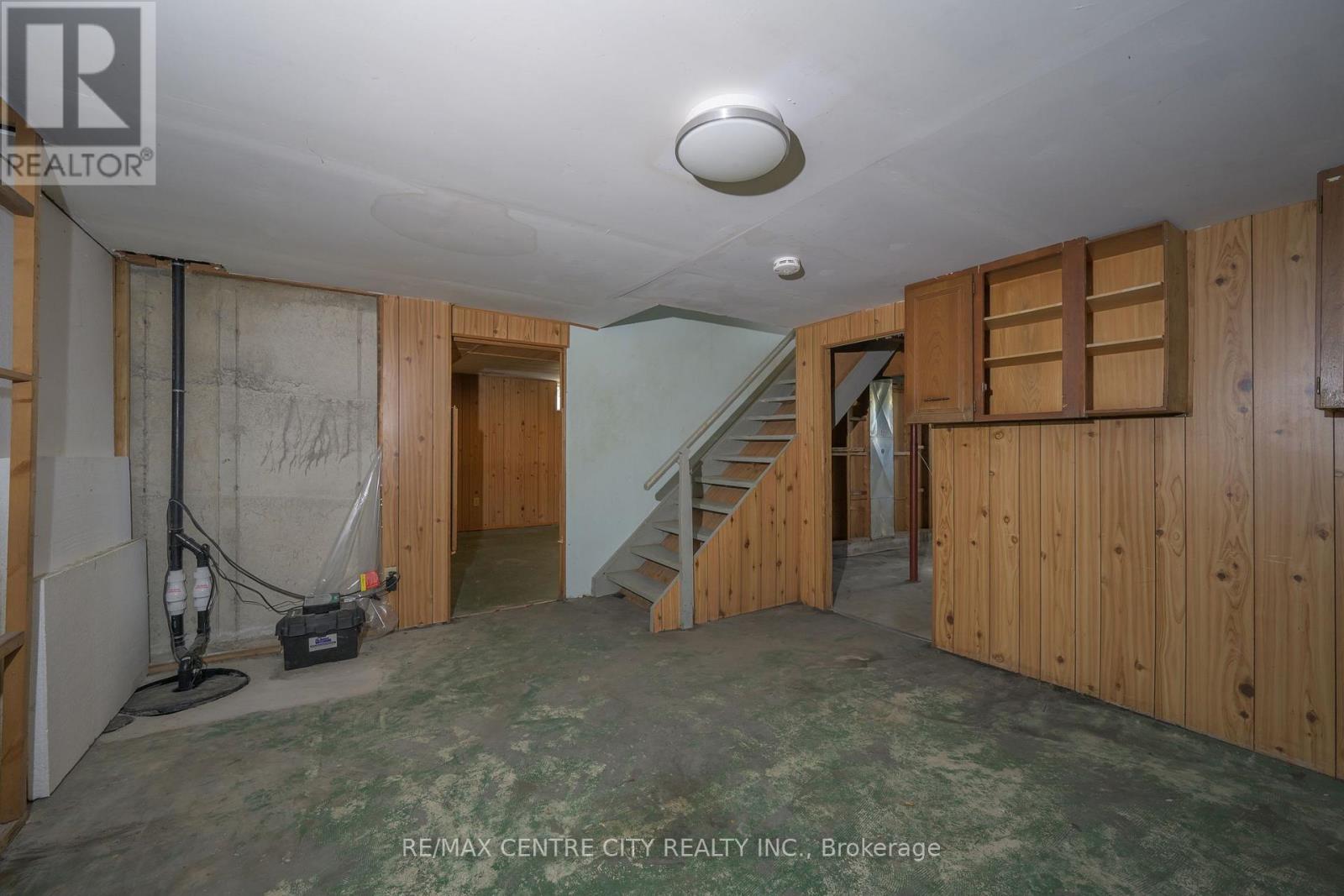 42 ANNADALE DRIVE - 31