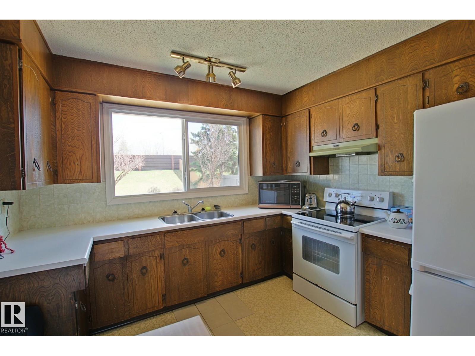3539 104 ST NW, Edmonton