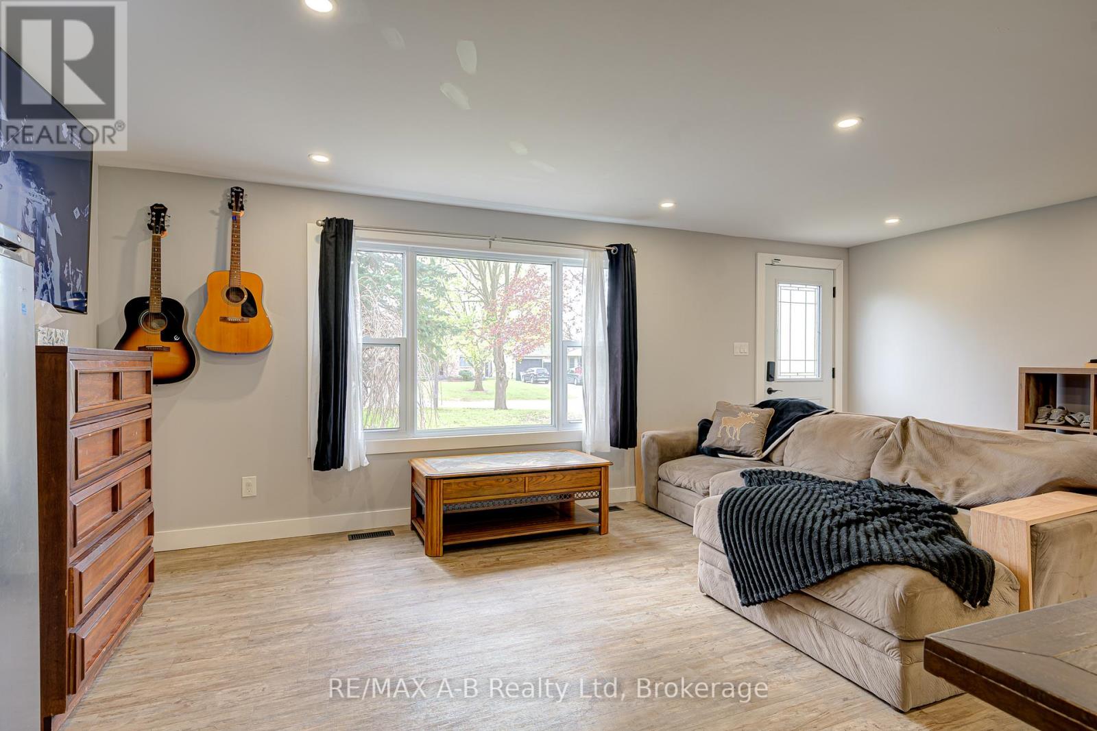 149 ISABELLA STREET - 6