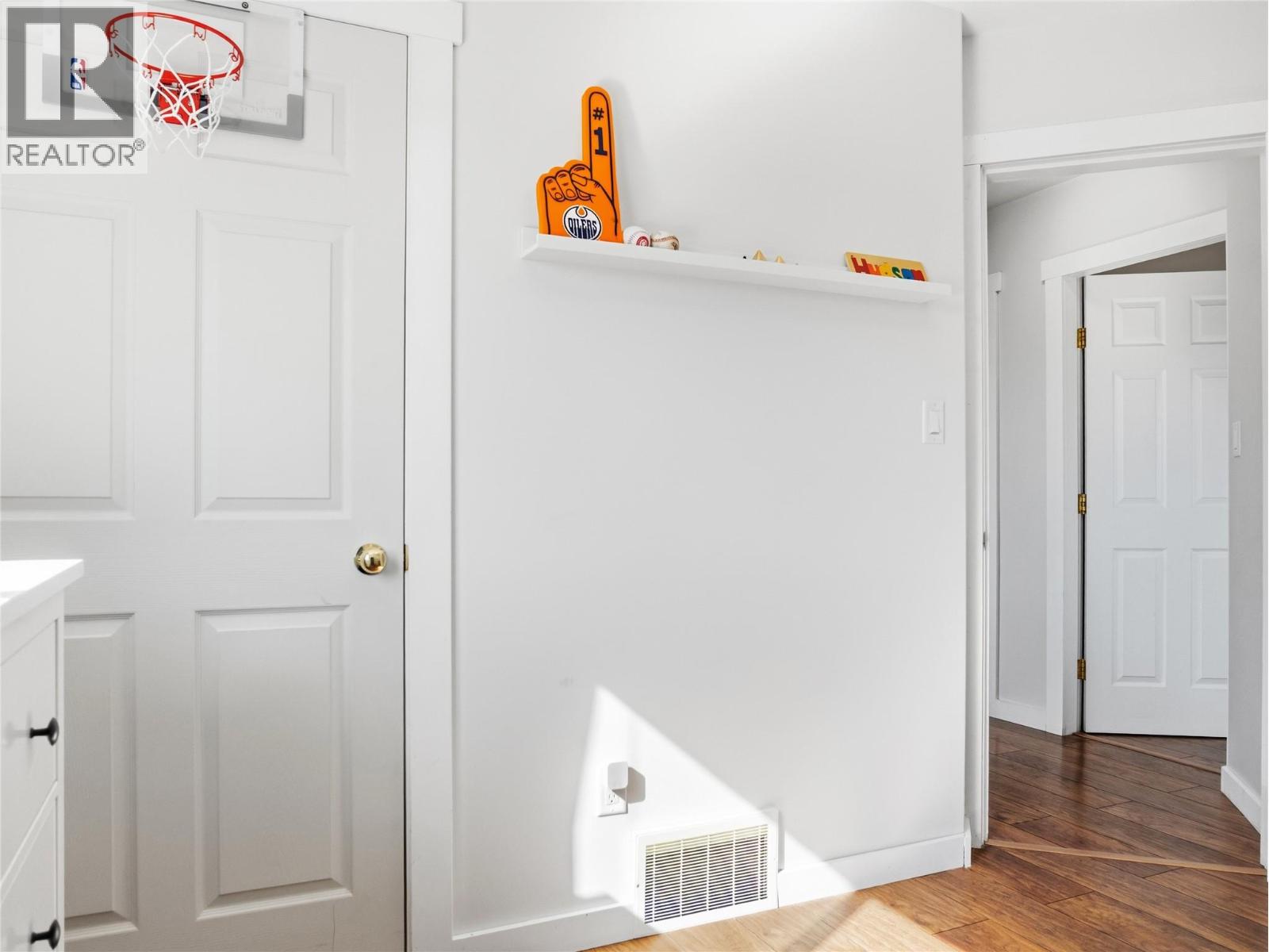 9101 19 Street - 32