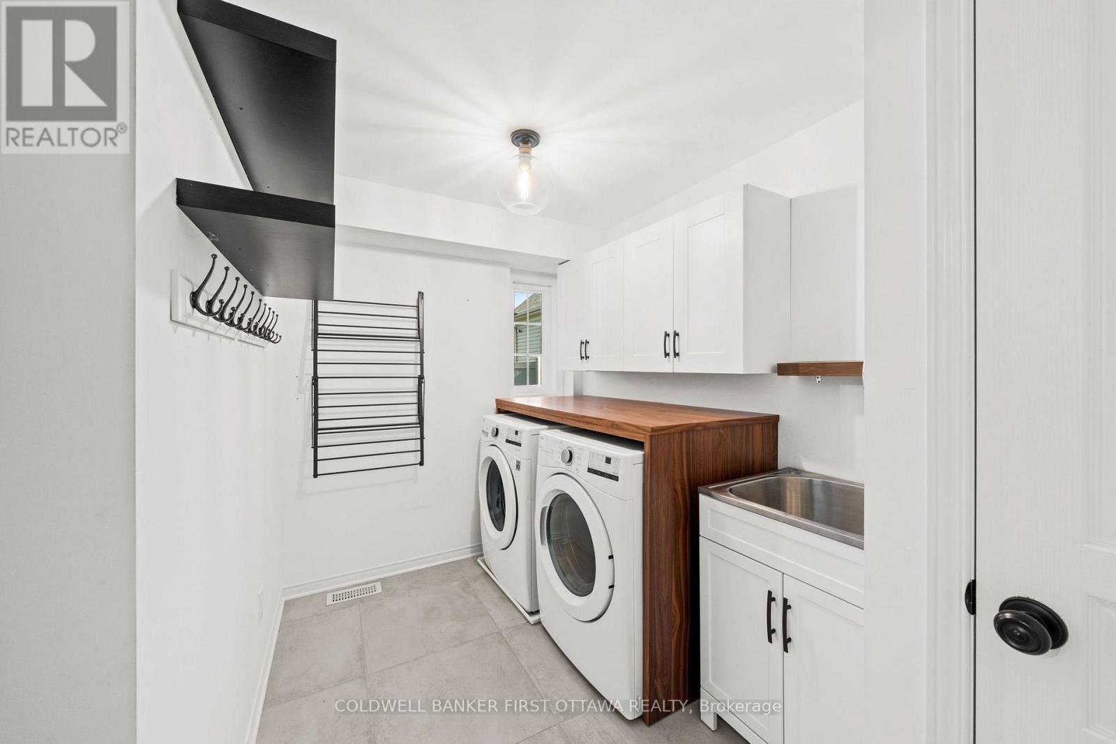 441 BLACKLEAF DRIVE - 27