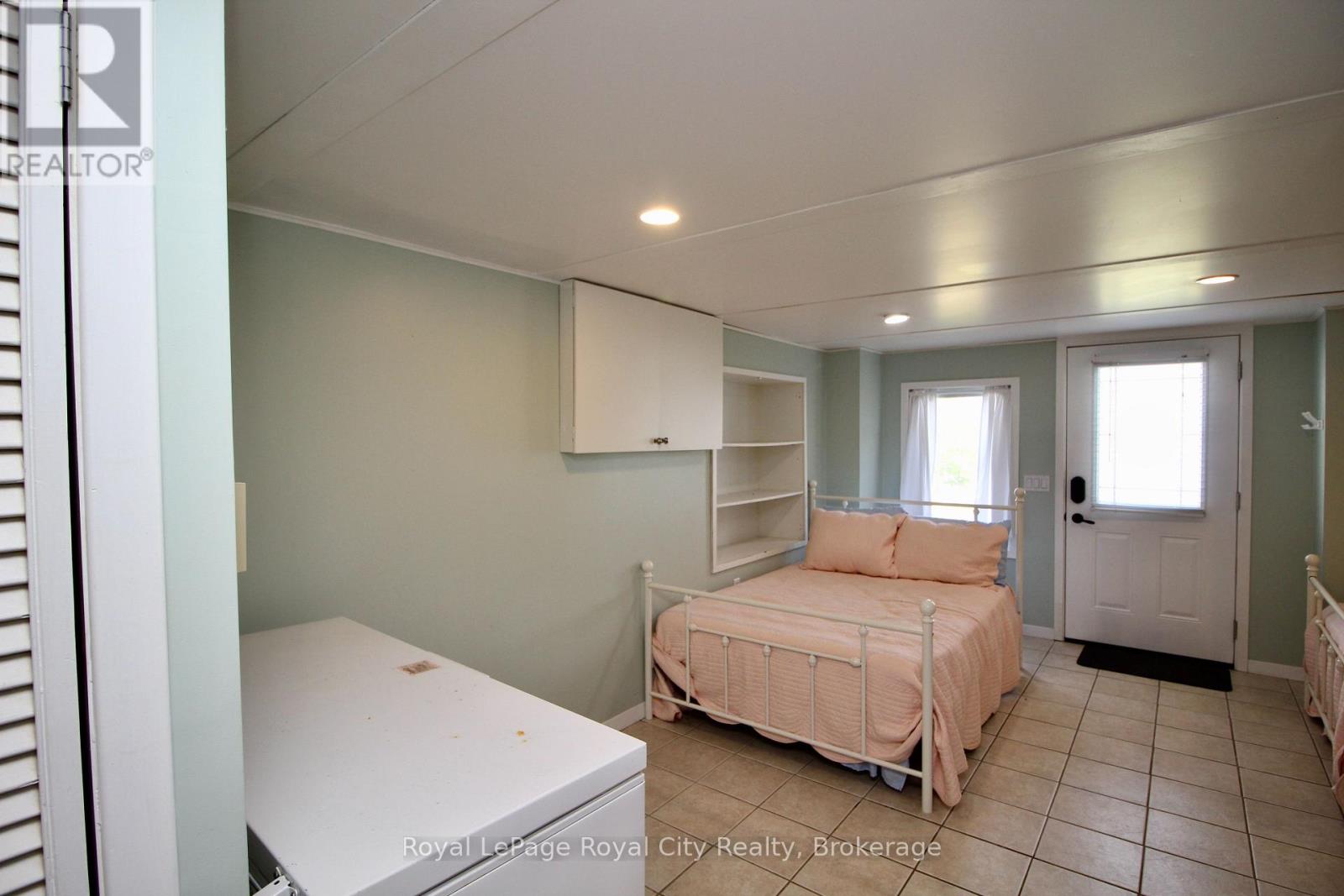14 DOCK LANE - 29