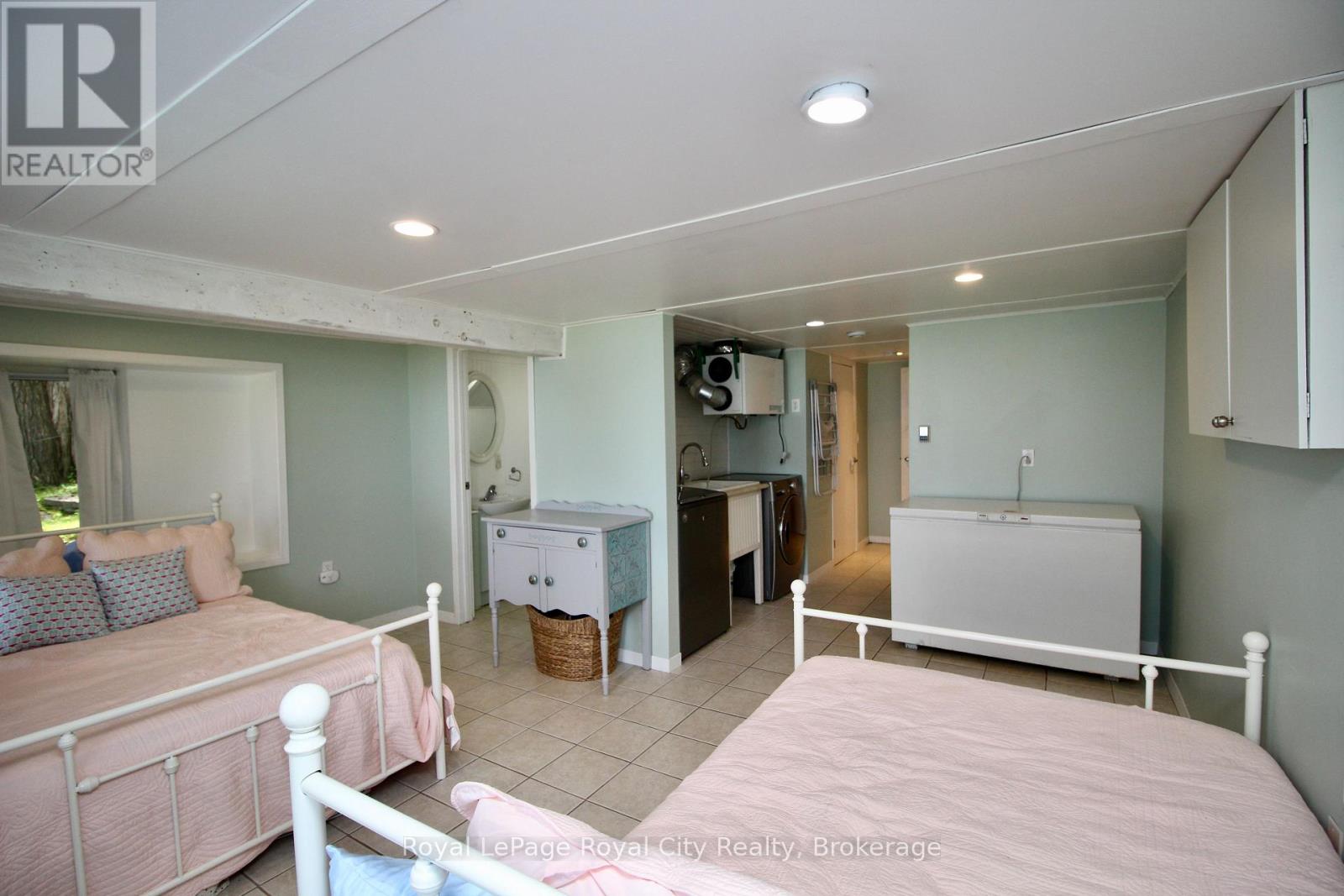 14 DOCK LANE - 31