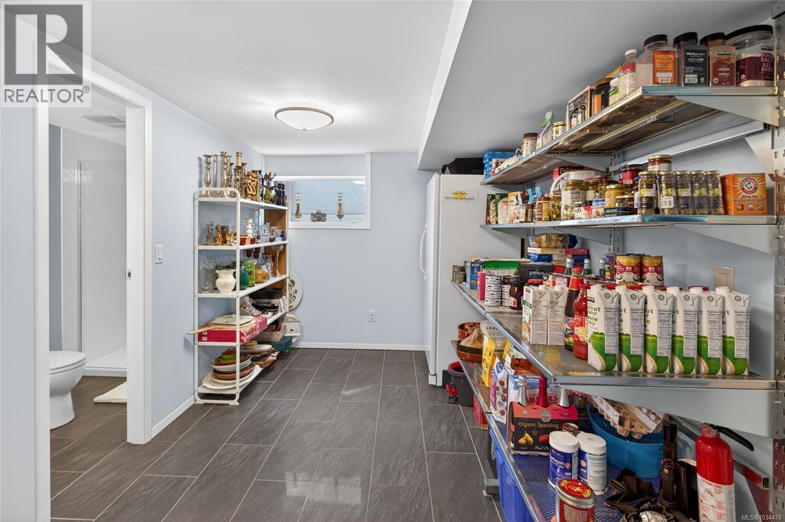 3945 Exton St - 24