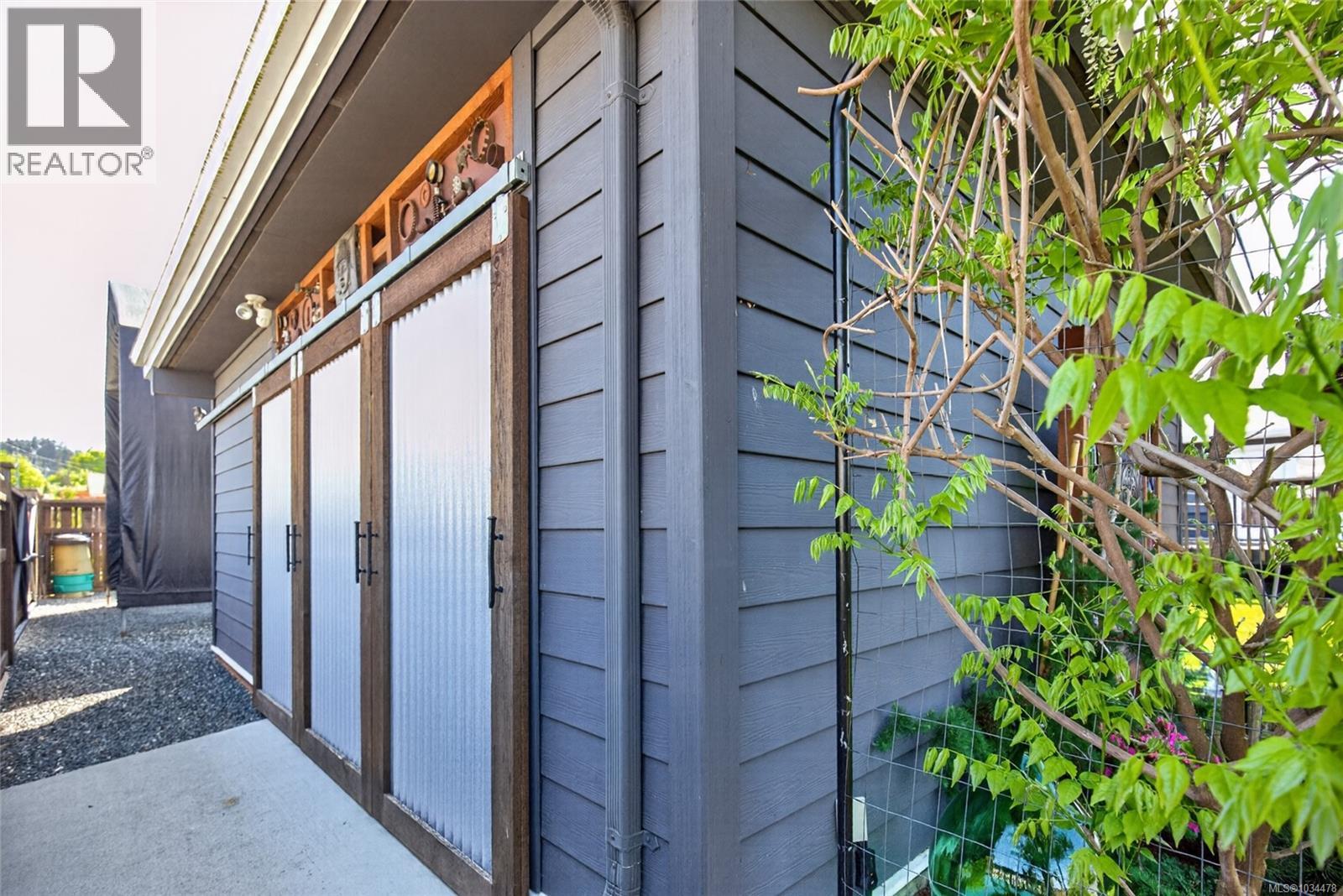 3945 Exton St - 39