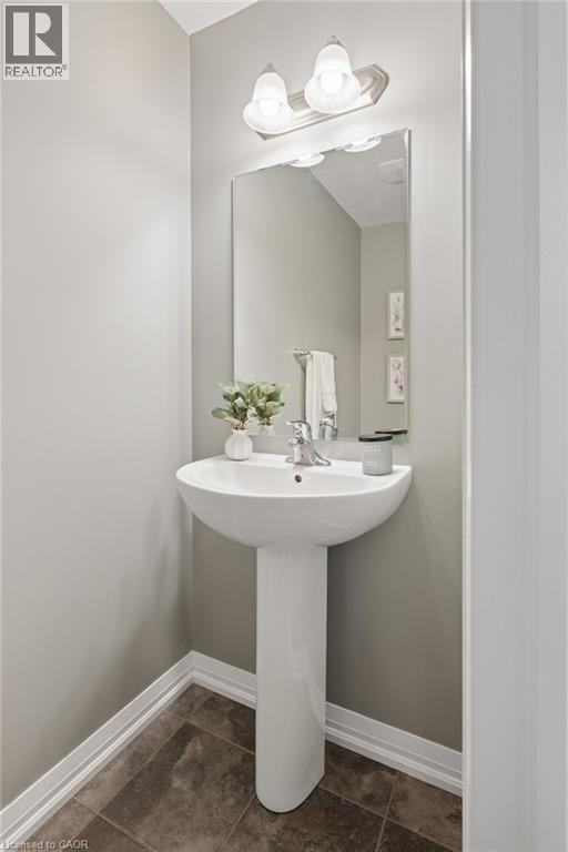 54 BANK SWALLOW Crescent, Kitchener, Ontario, N2P0J7 — Photo 10
