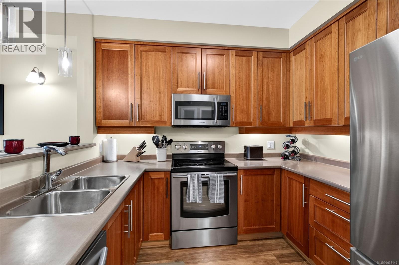 303E 1115 Craigflower Road, Esquimalt