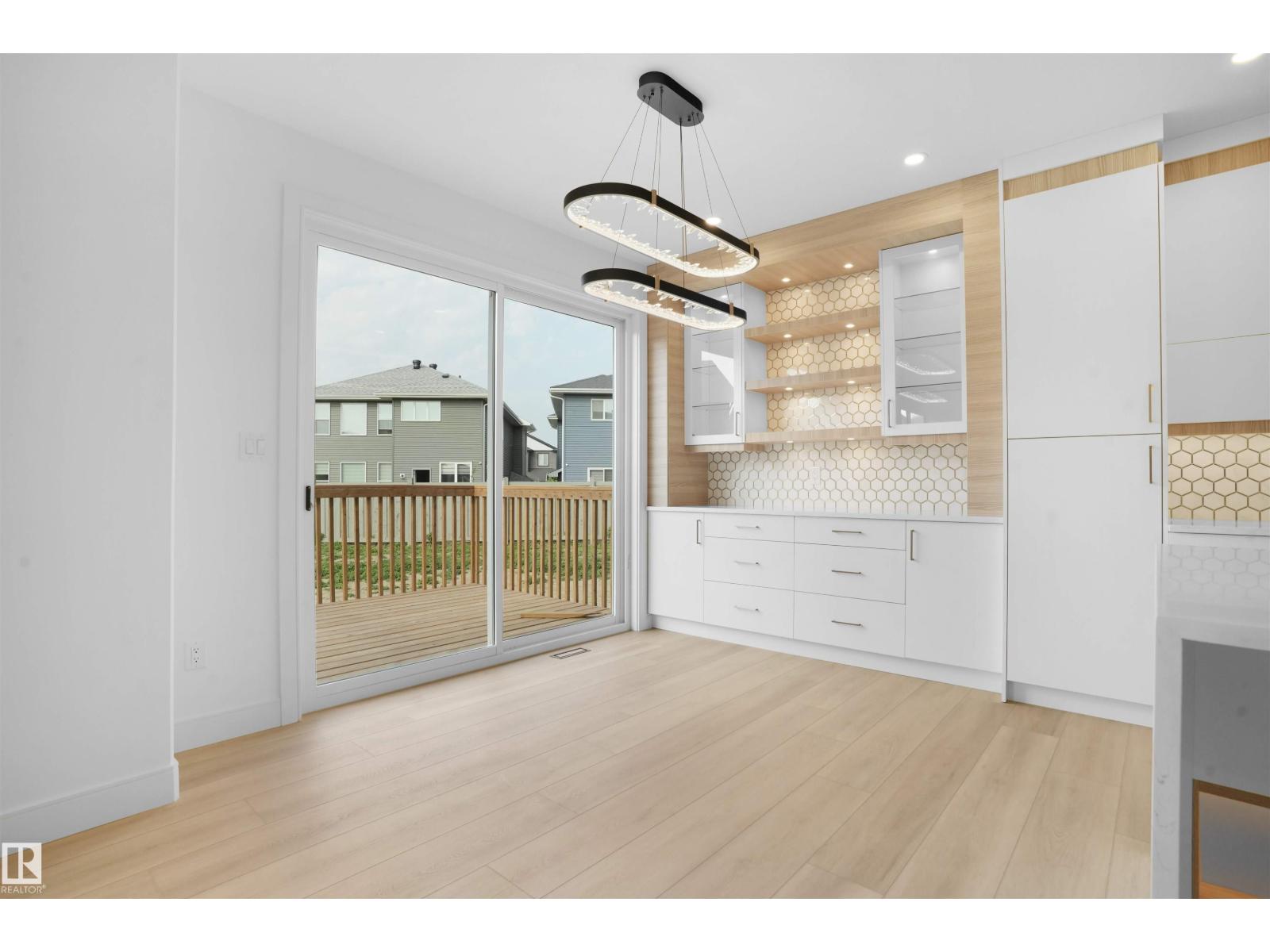 22139 81 AV NW - 32