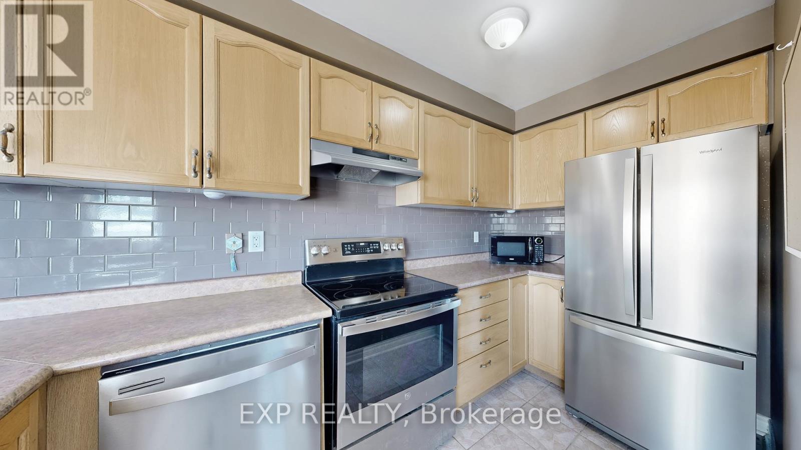 33 WRENDALE CRESCENT - 16