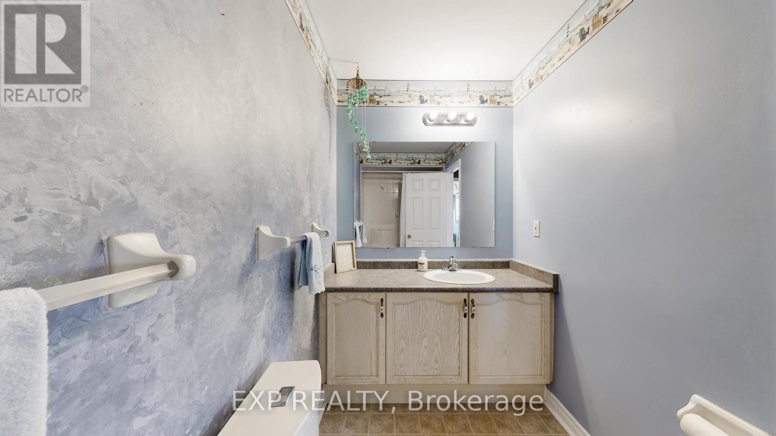 33 WRENDALE CRESCENT - 33