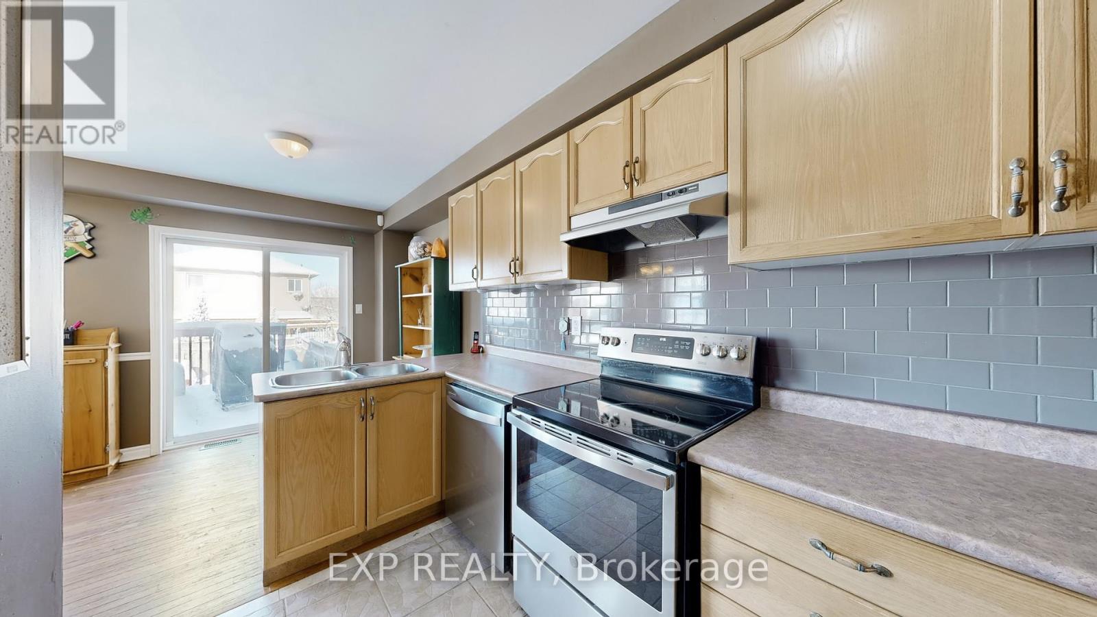 33 WRENDALE CRESCENT - 17