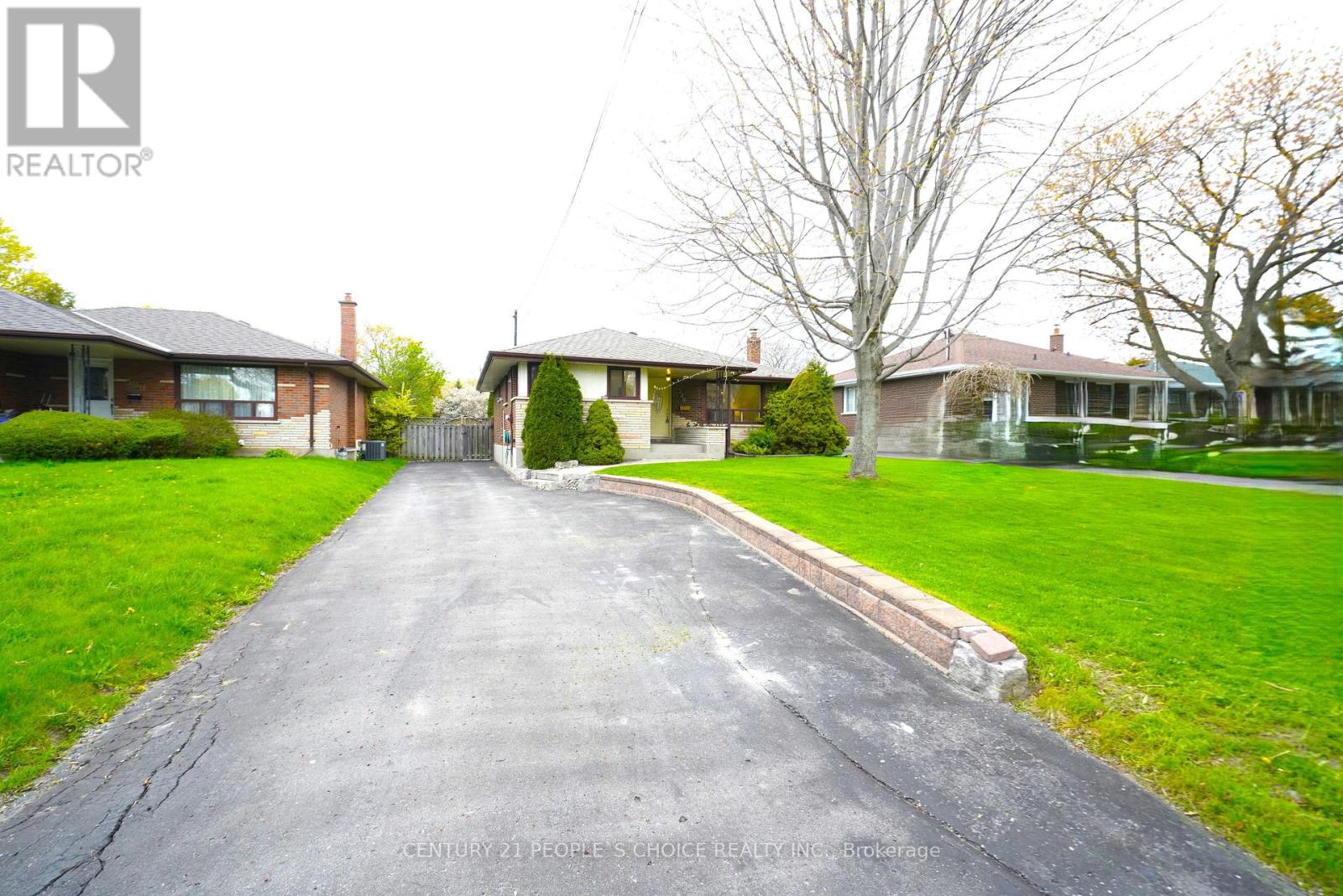 586 CENTRAL PK BOULEVARD N - 4