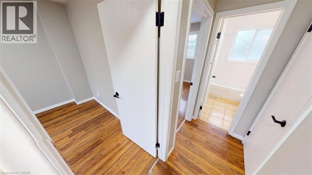 24 BURN Place, Kitchener, Ontario, N2M1Y9 — Photo 5
