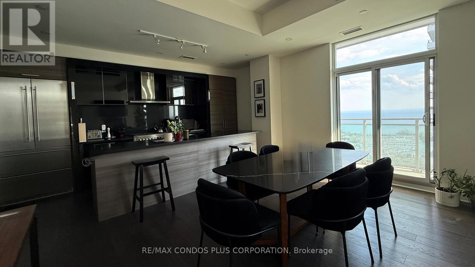 #3901 33 SHORE BREEZE DRIVE - Image 2