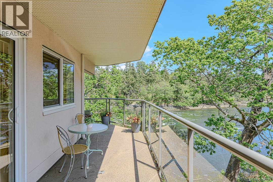 #104 1085 Tillicum Rd - 3