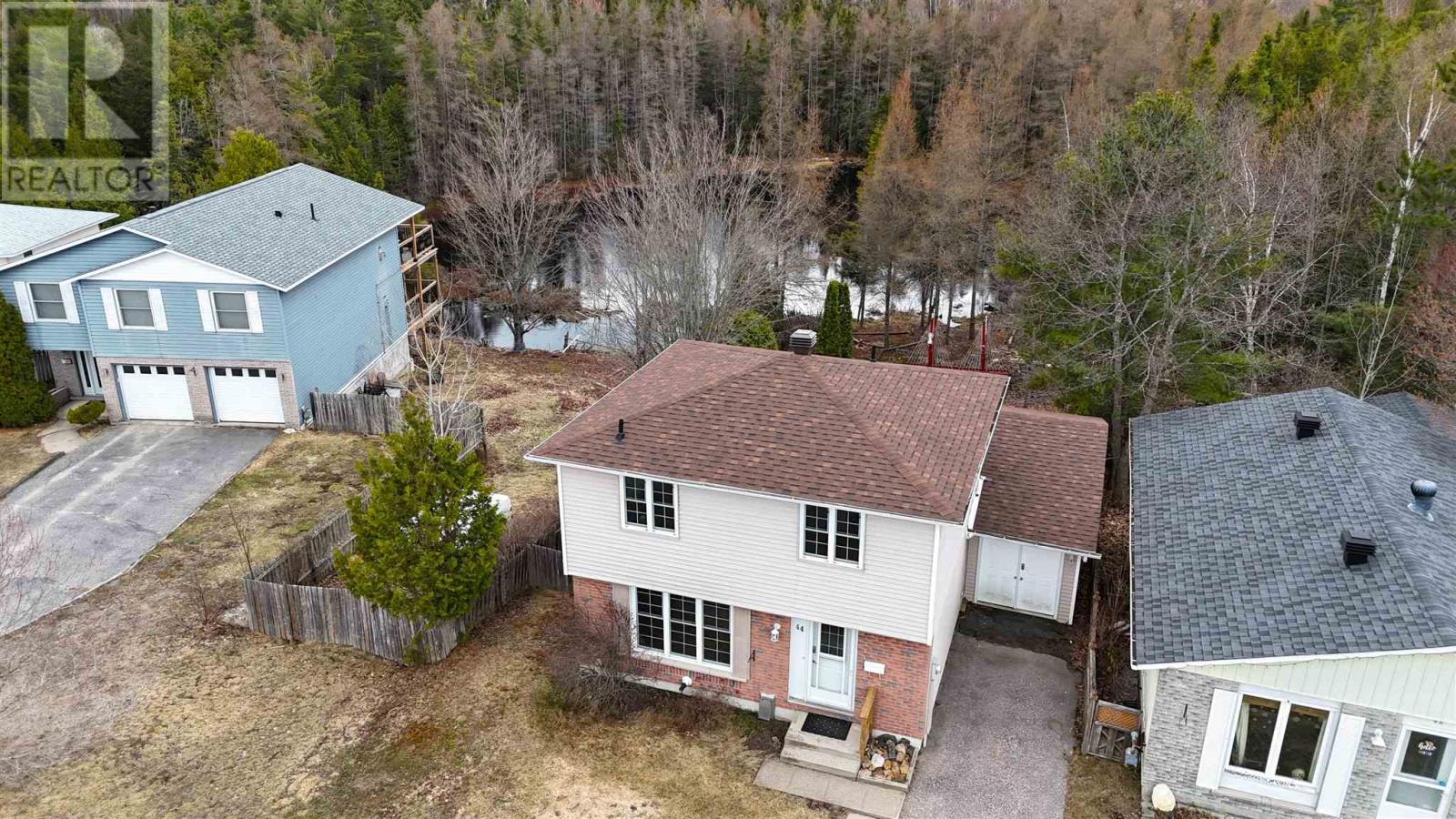 44 MacDonald CT, Elliot Lake, Ontario, P5A2V2 — Photo 2