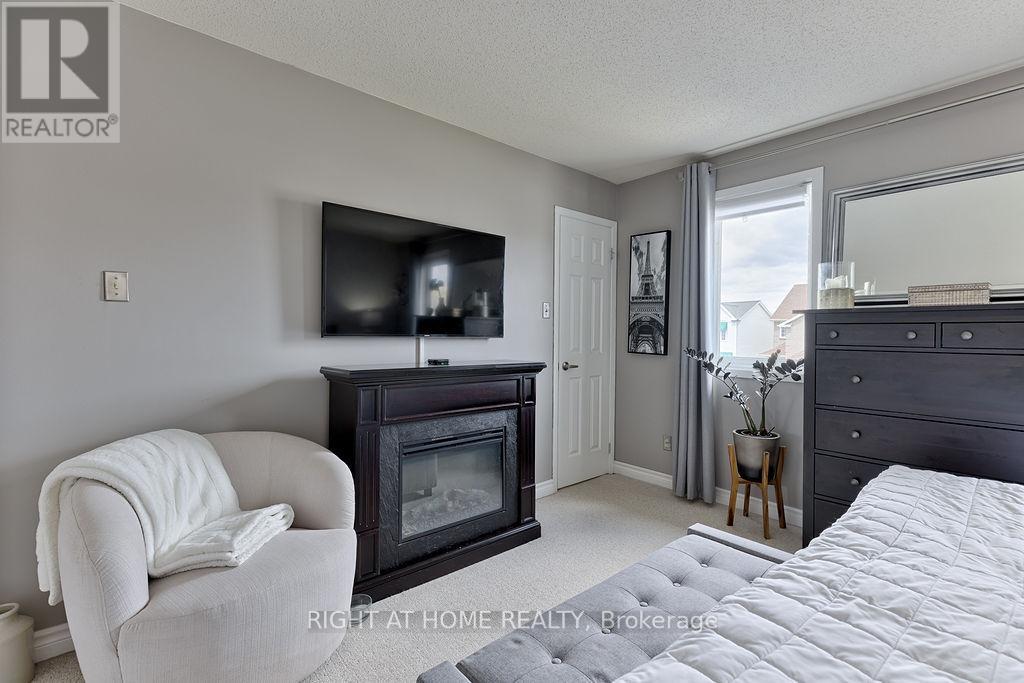 29 PEACOCK CRESCENT - 23