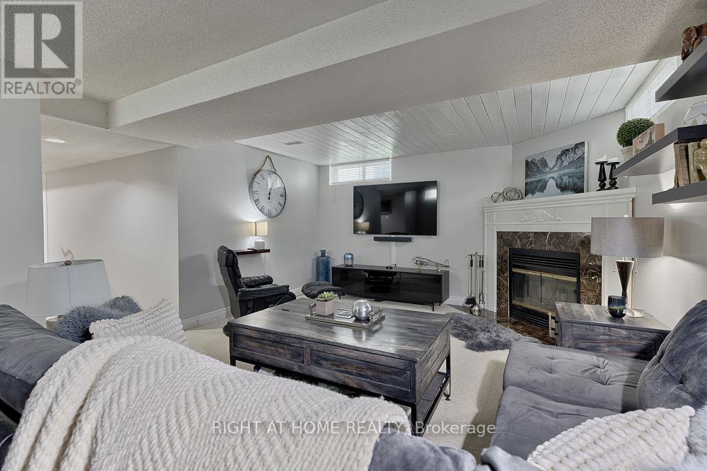 29 PEACOCK CRESCENT - 41
