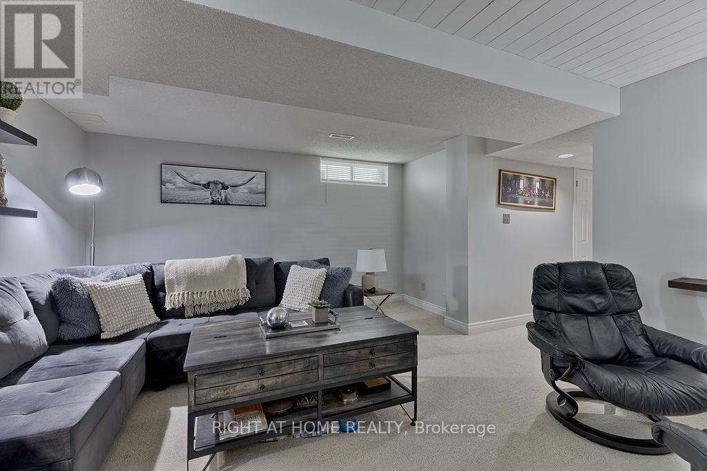 29 PEACOCK CRESCENT - 42