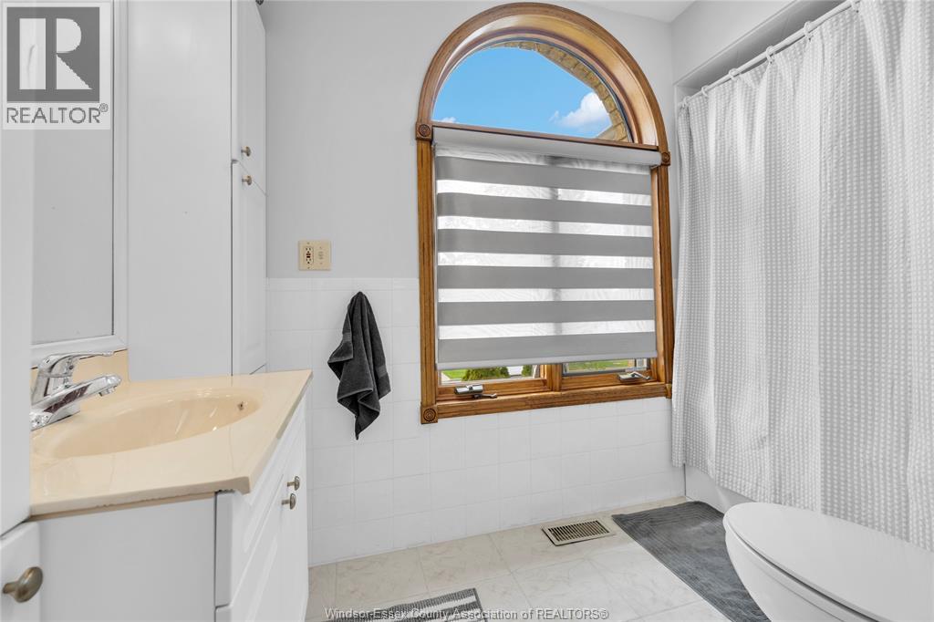 2048 Eugeni, Tecumseh, Ontario, N9K1B3 — Photo 16