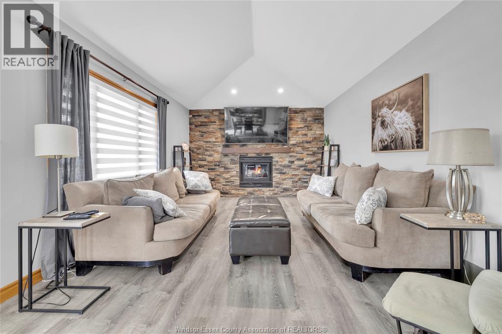 2048 Eugeni, Tecumseh, Ontario, N9K1B3 — Photo 11