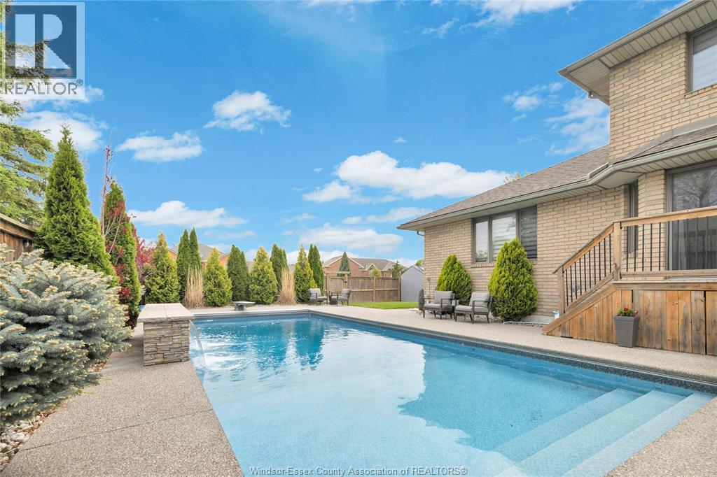 2048 Eugeni, Tecumseh, Ontario, N9K1B3 — Photo 3