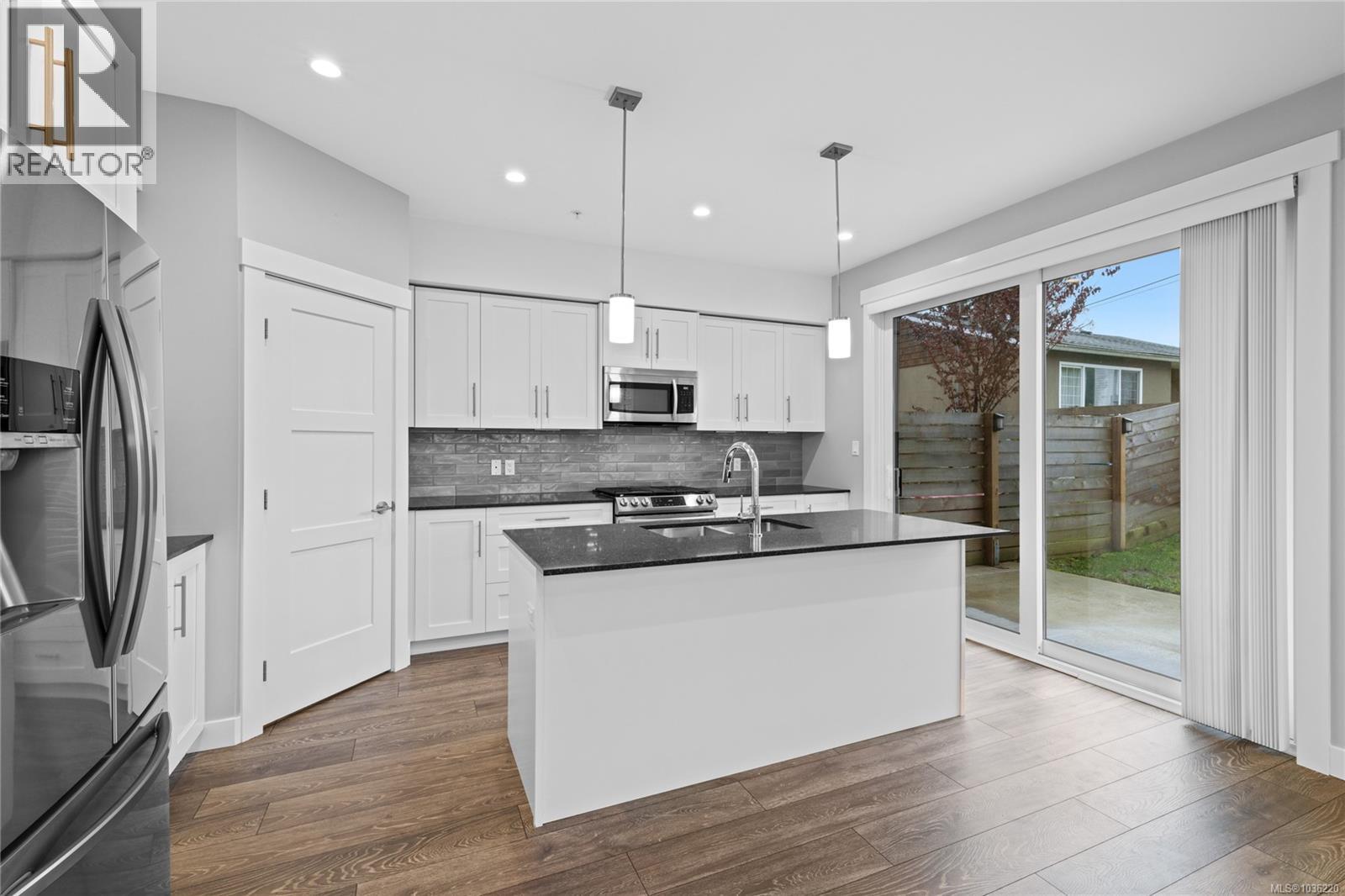 #D3 327 Hilchey Rd - 9