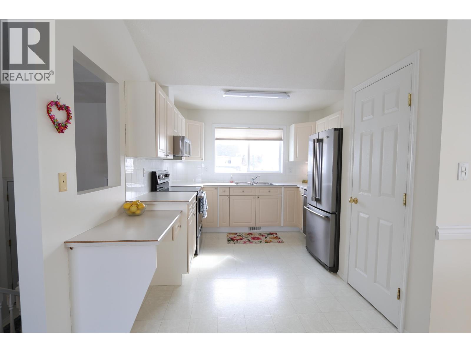 Photo 11 of 28 — 5446 WOODOAK CRESCENT · Prince George, BC
