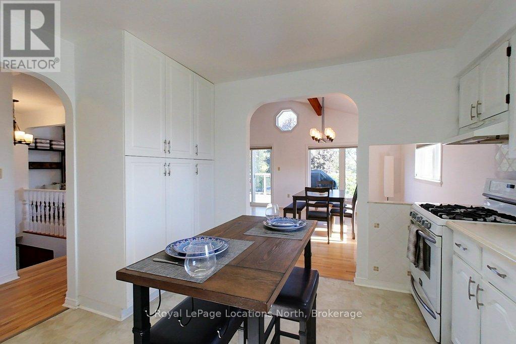 306 LAKESHORE ROAD N - 15