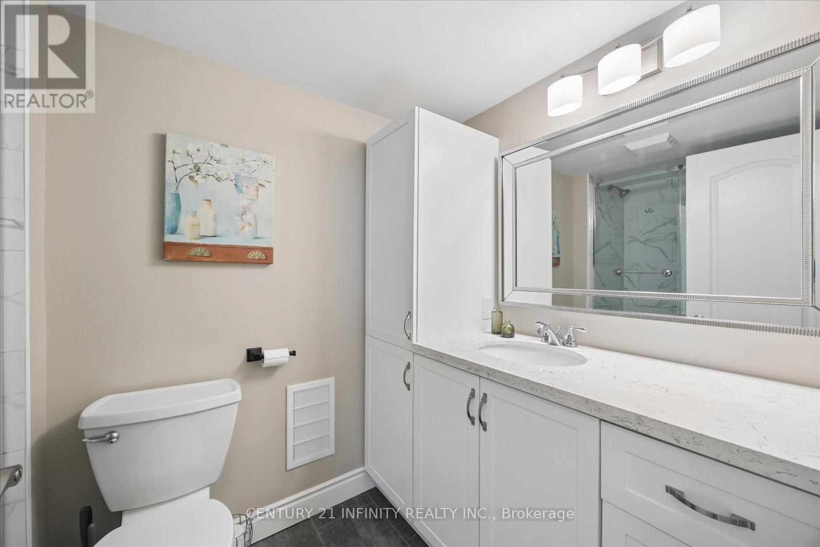 #635 50 RICHMOND STREET E - 15