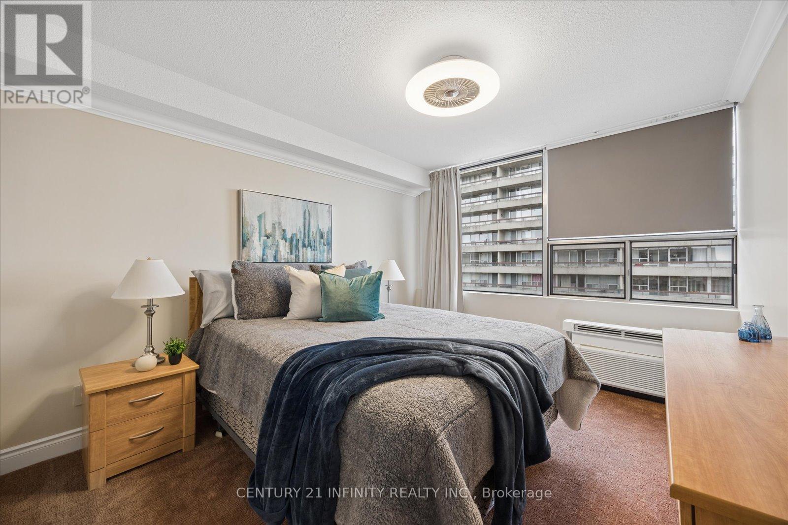 #635 50 RICHMOND STREET E - 22