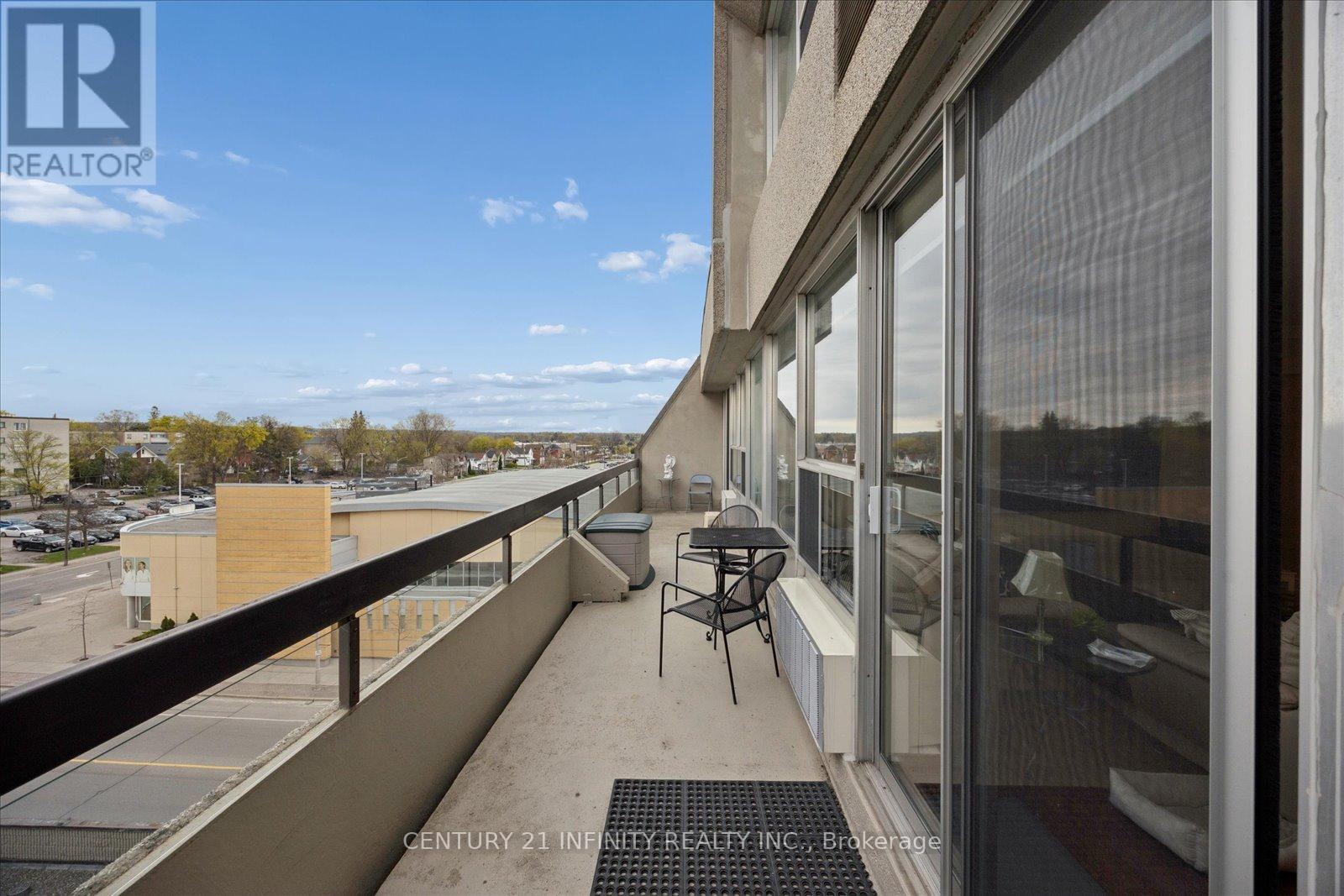 #635 50 RICHMOND STREET E - 25