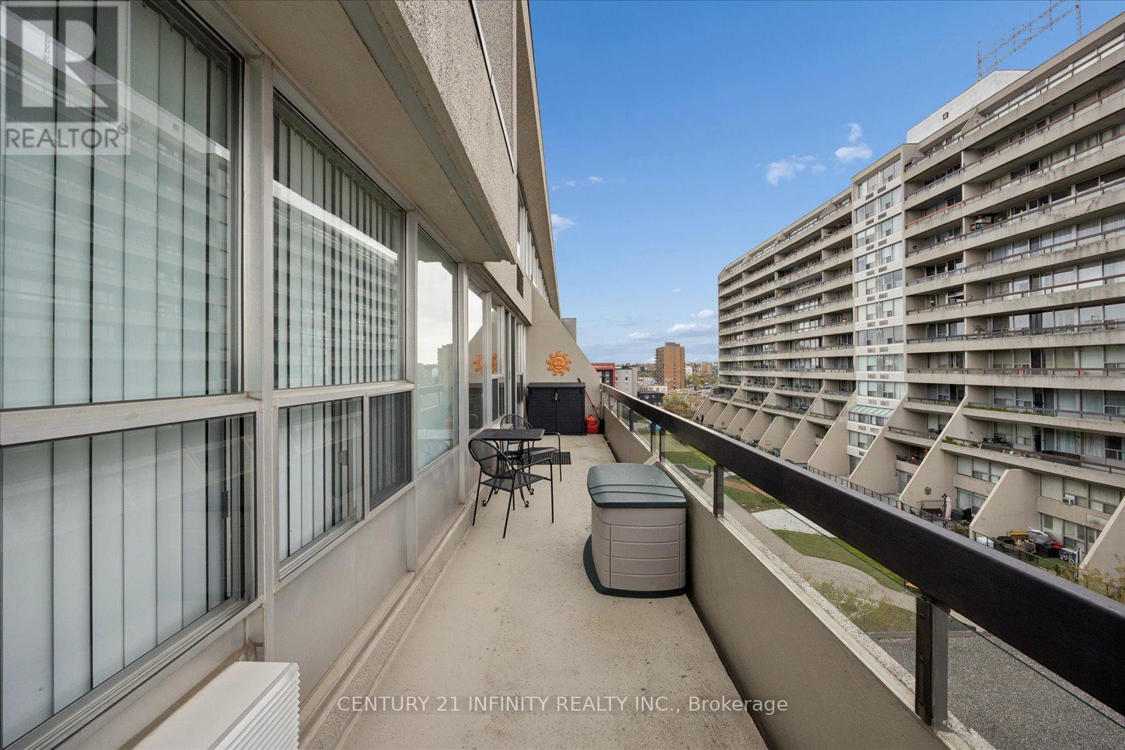 #635 50 RICHMOND STREET E - 26