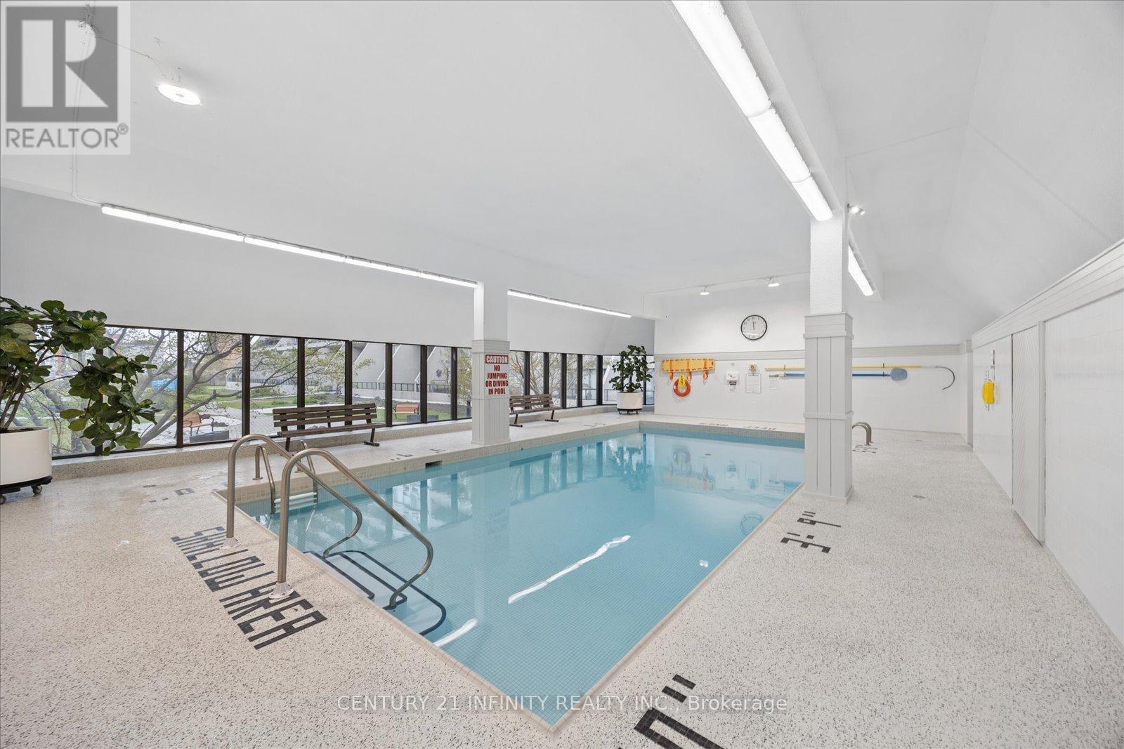#635 50 RICHMOND STREET E - 27