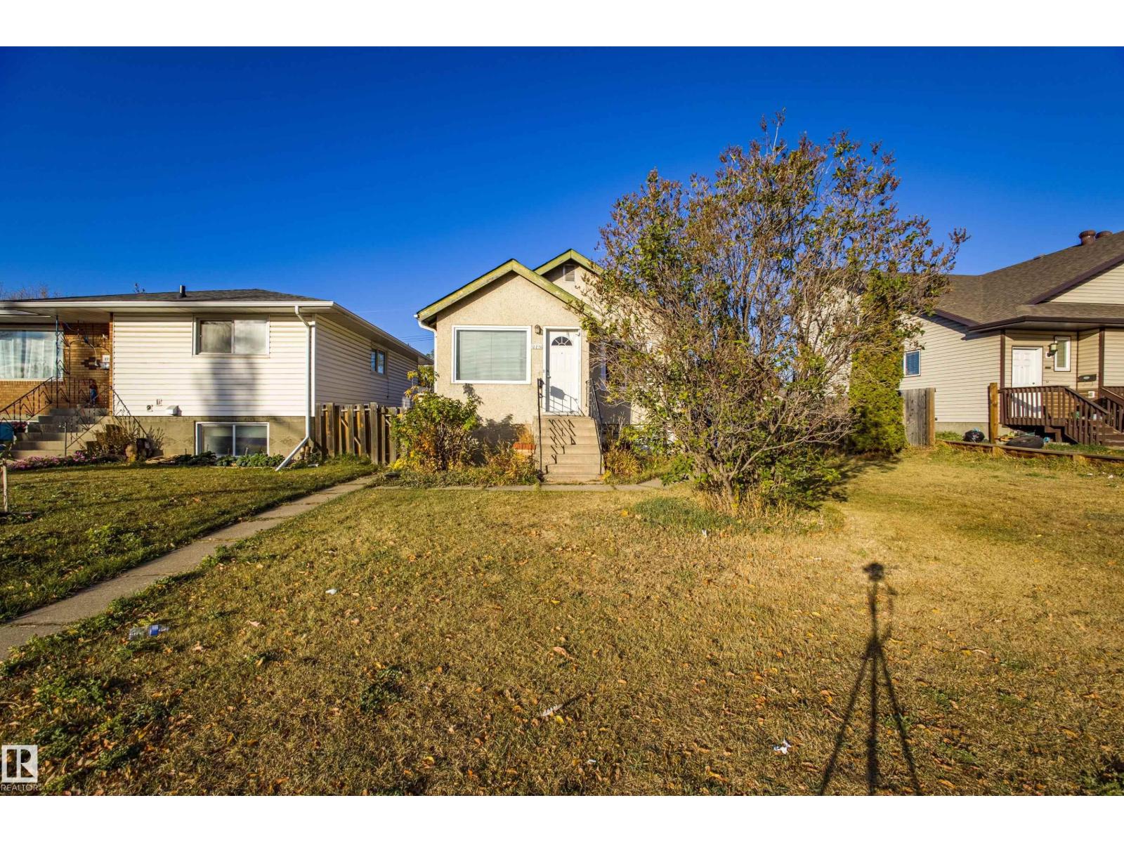 12716 12718 94 ST NW, Edmonton