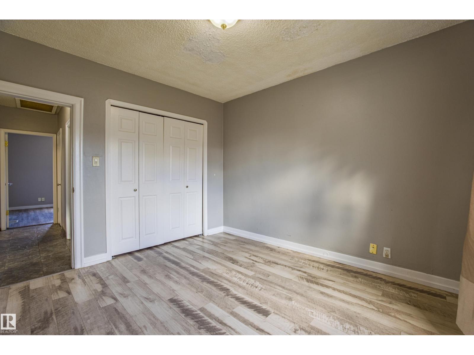 12716 12718 94 ST NW, Edmonton