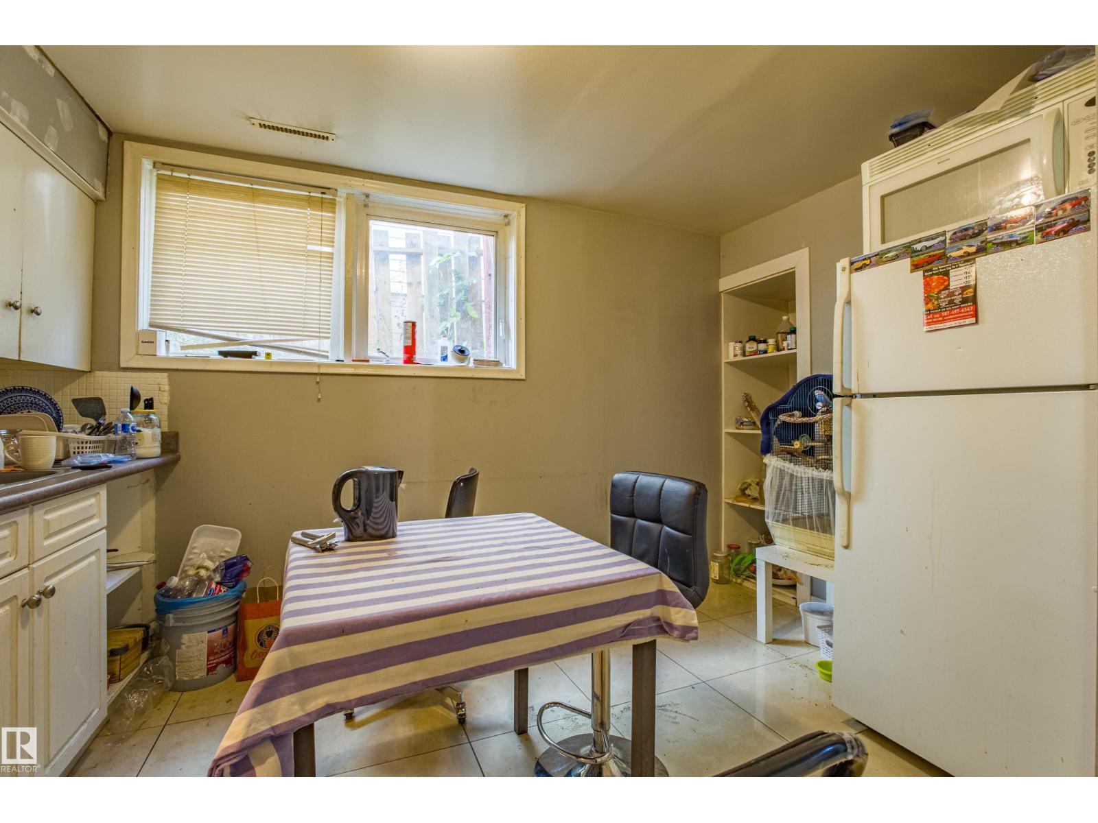12716 12718 94 ST NW, Edmonton